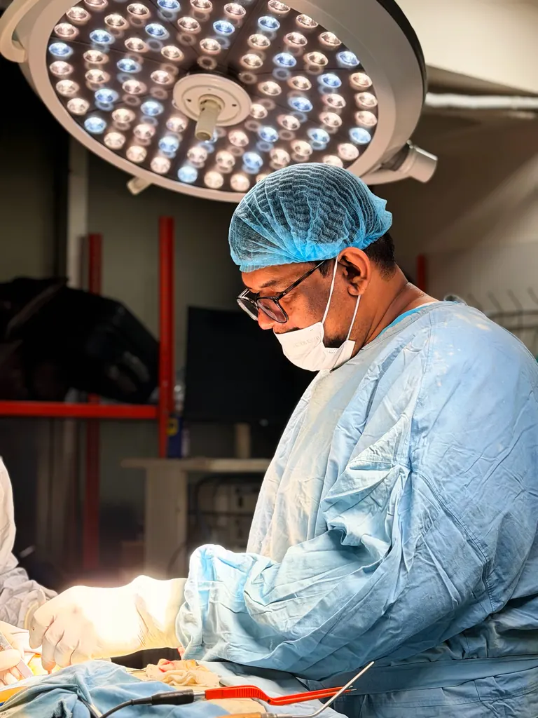 অপারেশন থিয়েটারে সার্জারি করছেন ডা. মারযূক — Dr. Marjuq performing surgery in the operating theatre
